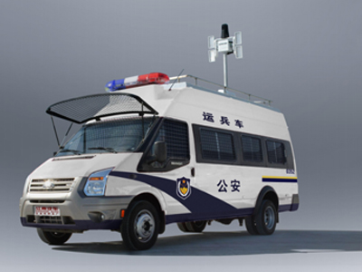 越野运兵车